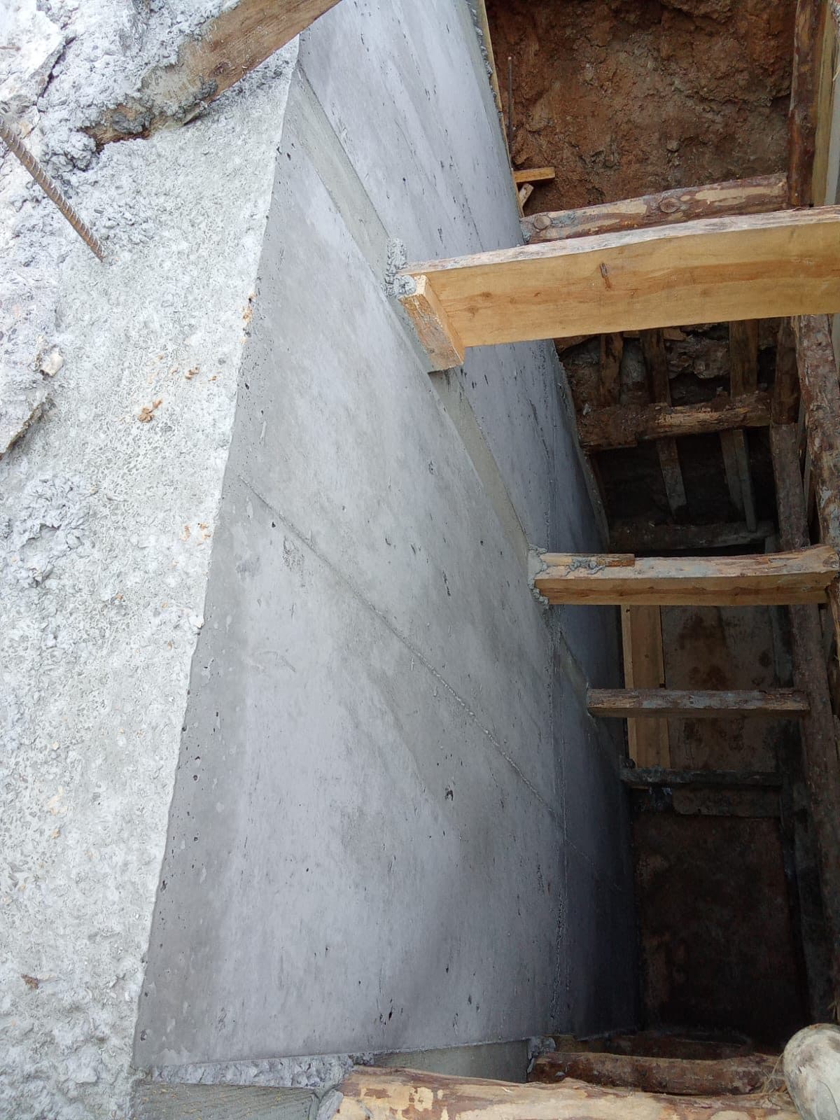 Kalıbı alınmış düzgün yüzeyli perde betonu
